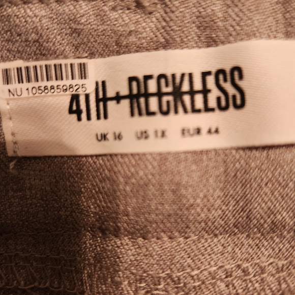 High-Rise Tailored Wide-Leg Trousers in Light Gray - Picture 2 of 4